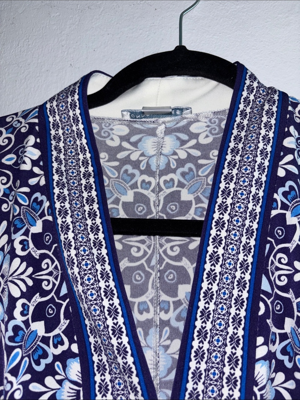 Sleeveless Blue Floral V-Neck Dress - Picture 2 of 6